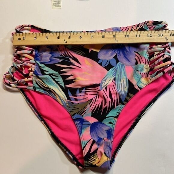 Hollister women’s two piece bathing suit. Tropical print. L/M - Picture 10 of 13